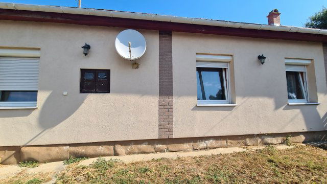 Eladó ikerház, Sárisápon 39.9 M Ft, 3 szobás