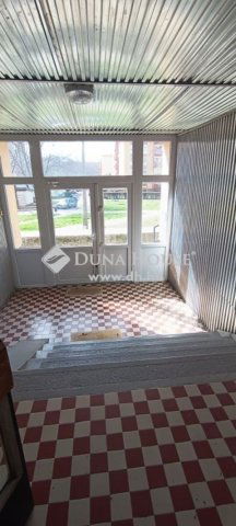 Eladó panellakás, Pécsett 41.9 M Ft, 2 szobás