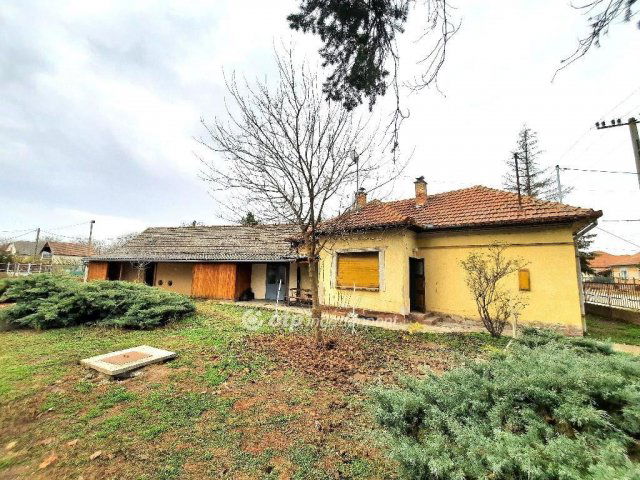 Eladó családi ház, Tiszakécskén 24.99 M Ft, 3+2 szobás