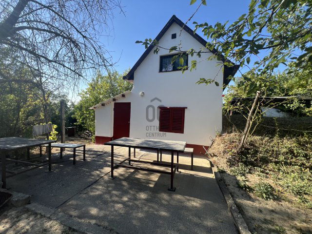 Eladó családi ház, Szekszárdon 6.5 M Ft, 2 szobás