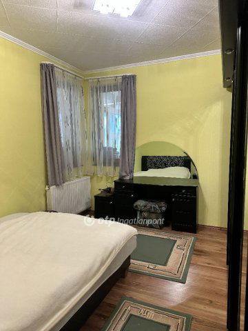 Eladó családi ház, Isztiméren 99 M Ft, 4 szobás