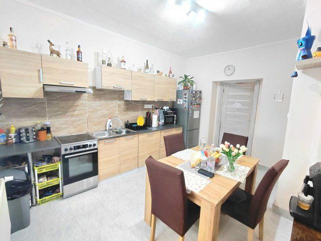 Eladó téglalakás, Oroszlányban 36.5 M Ft, 2 szobás