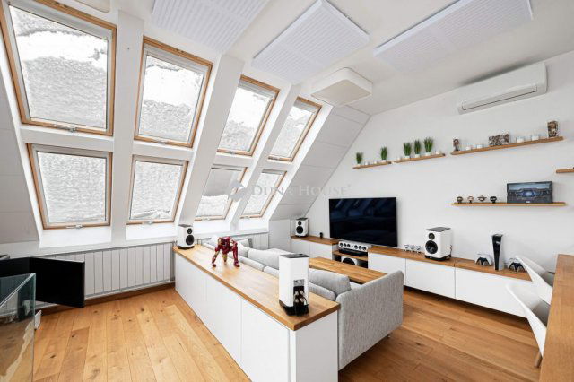 Eladó sorház, Budapesten, XII. kerületben, Kikelet utcában