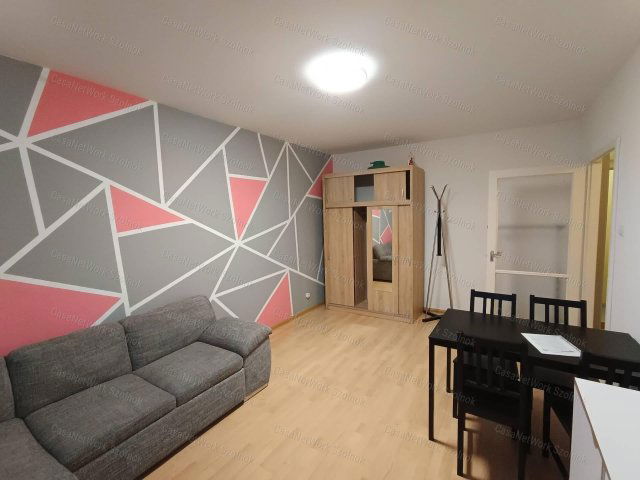 Kiadó panellakás, albérlet, Szolnokon 120 E Ft / hó, 1+1 szobás