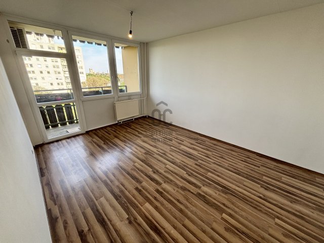 Eladó panellakás, Debrecenben 65 M Ft, 3 szobás