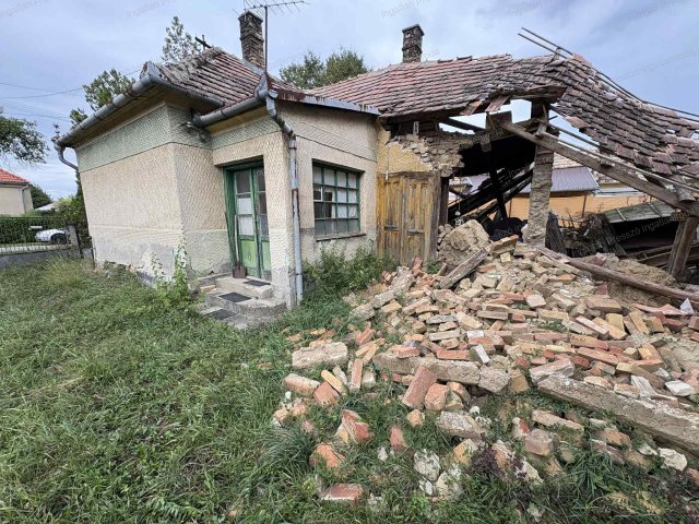 Eladó családi ház, Zalaszentgróton 10 M Ft, 2 szobás
