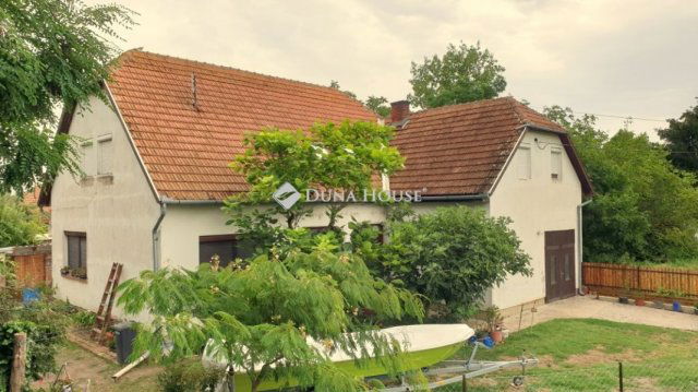 Eladó családi ház, Békésen 35 M Ft, 7 szobás