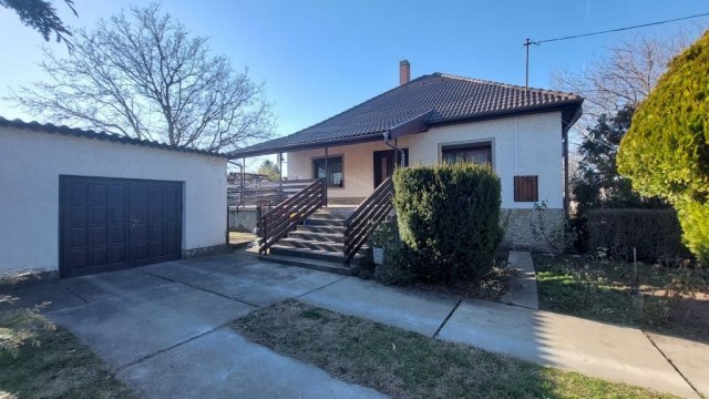 Eladó családi ház, Pusztaszabolcson 83.9 M Ft, 3 szobás