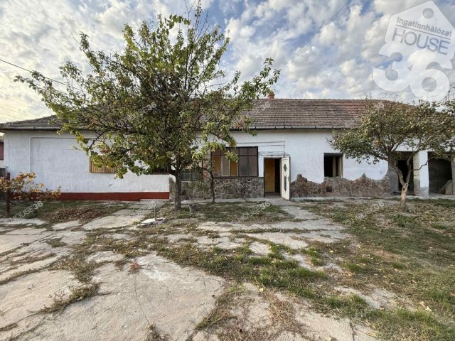 Eladó családi ház, Szabadszálláson 26.9 M Ft, 3 szobás
