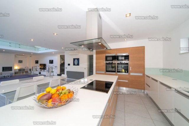 Eladó családi ház, Sződligeten 259 M Ft, 6 szobás