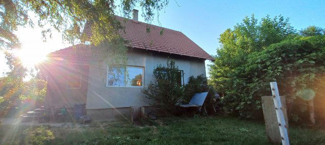 Eladó családi ház, Csákváron 57.5 M Ft, 1+2 szobás