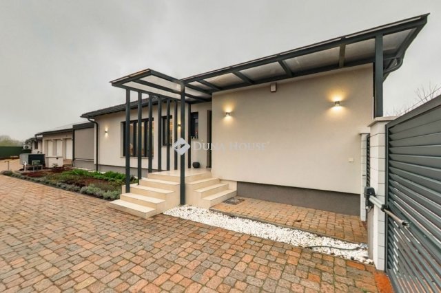 Eladó családi ház, Kecskeméten 249 M Ft, 4 szobás