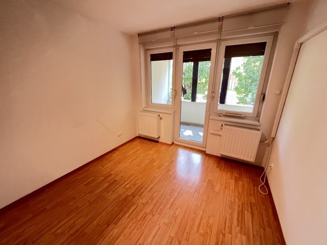 Kiadó iroda, Kaposváron, Irányi Dániel utcában 110 E Ft / hó