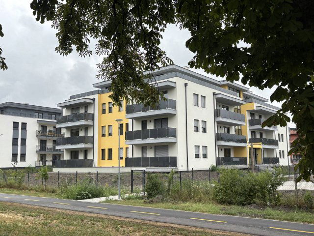 Kiadó téglalakás, albérlet, Tatán 250 E Ft / hó, 2 szobás