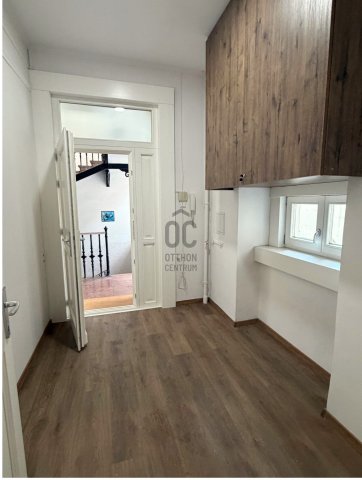 Eladó téglalakás, Budapesten, V. kerületben 169.9 M Ft, 6 szobás