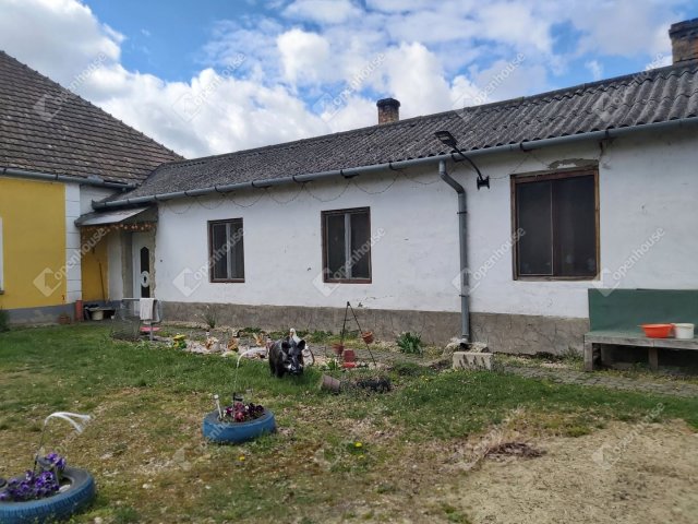 Eladó családi ház, Bőnyön 29 M Ft, 6 szobás