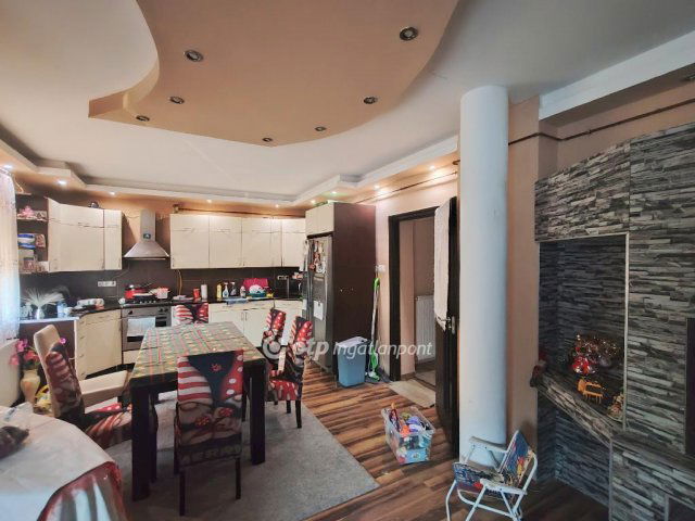 Eladó családi ház, Szolnokon 65.9 M Ft, 2 szobás