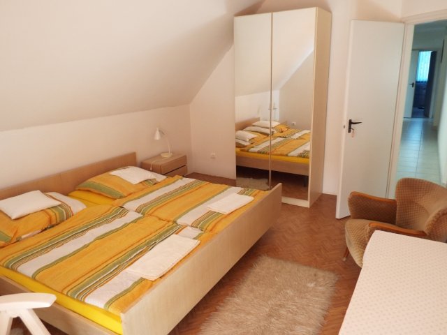 Eladó családi ház, Révfülöpön 240 M Ft, 5 szobás