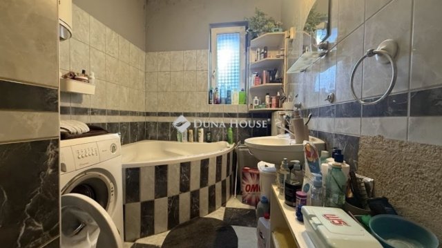 Eladó családi ház, Szombathelyen 85.9 M Ft, 5 szobás