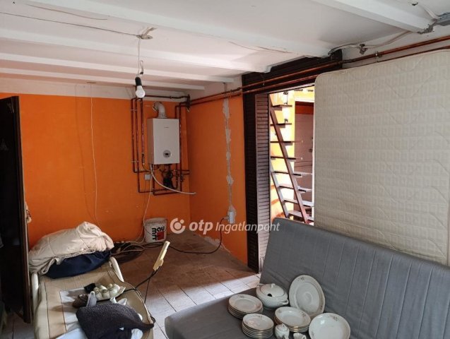 Eladó családi ház, Zsombón 26.9 M Ft, 2 szobás