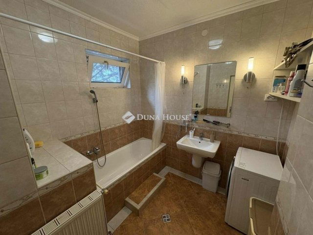 Eladó családi ház, Dabason 119.9 M Ft, 4 szobás