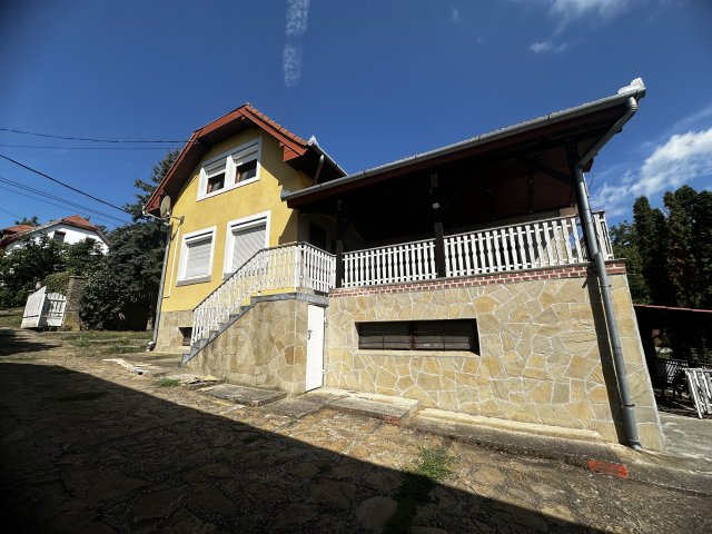 Eladó családi ház, Alsópáhokon 85.442 M Ft, 8 szobás