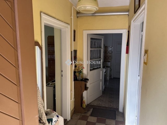 Eladó családi ház, Székesfehérvárott 65 M Ft, 3 szobás