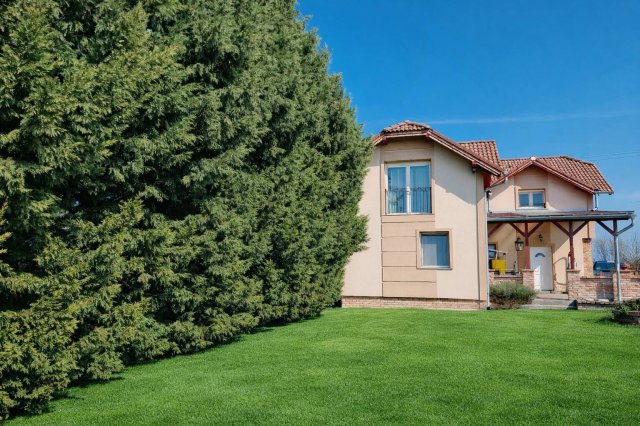 Eladó családi ház, Szigethalmon 129 M Ft, 5+1 szobás