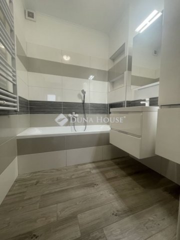 Eladó téglalakás, Kecskeméten 88 M Ft, 3 szobás