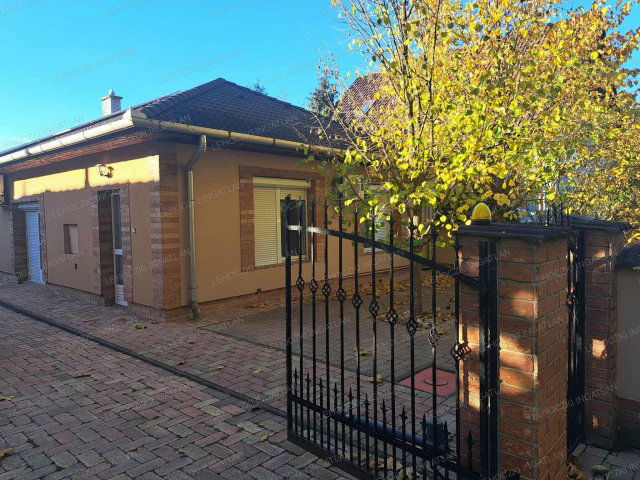 Eladó családi ház, Nyíregyházán 125 M Ft, 5 szobás