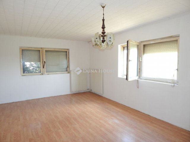 Eladó családi ház, Dégen 49.9 M Ft, 3 szobás