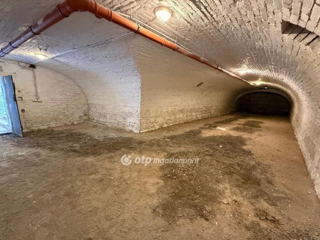 Eladó családi ház, Gyöngyösön 210 M Ft, 5+1 szobás