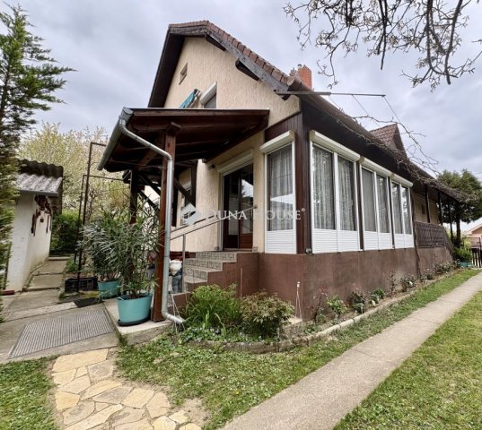 Eladó családi ház, Zalakaroson 150 M Ft, 8 szobás