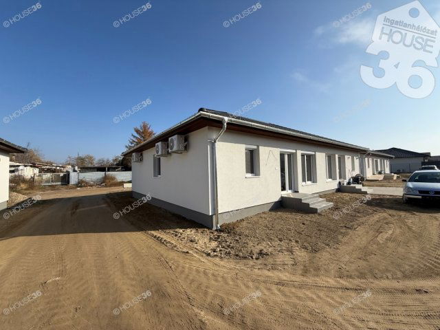 Eladó ikerház, Kecskeméten 83.9 M Ft, 4 szobás