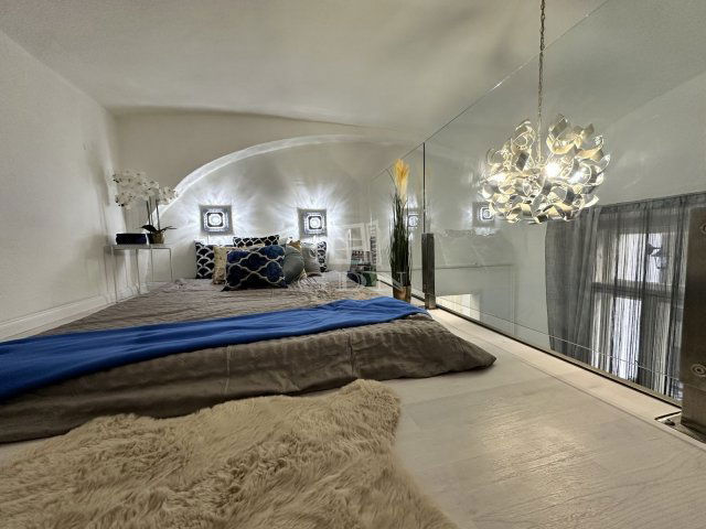 Eladó téglalakás, Budapesten, VI. kerületben 48.9 M Ft, 1 szobás