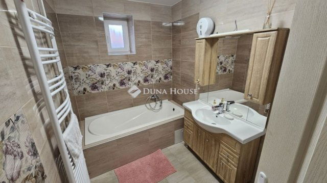 Eladó családi ház, Várpalotán 84.3 M Ft, 3 szobás