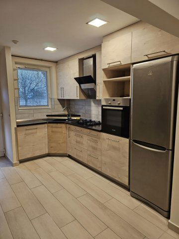 Kiadó panellakás, albérlet, Szolnokon 250 E Ft / hó, 3 szobás