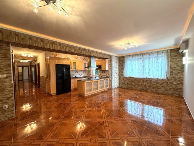 Eladó téglalakás, Budapesten, XIV. kerületben, Amerikai úton