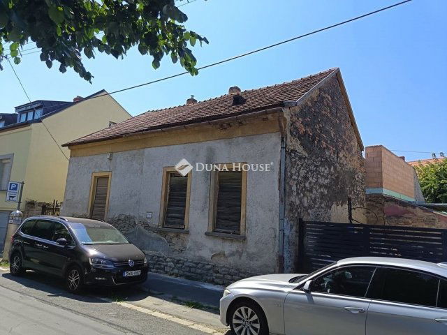 Eladó családi ház, Keszthelyen 33 M Ft, 2 szobás