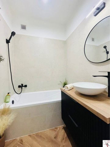 Eladó panellakás, Pécsett 64.9 M Ft, 3 szobás