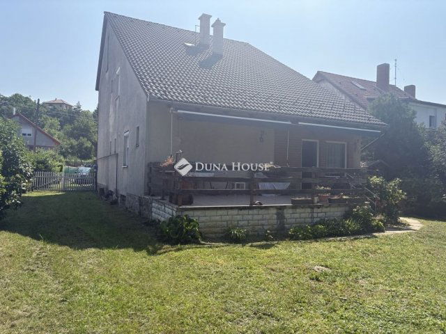 Eladó családi ház, Pécsett 92.9 M Ft, 6 szobás