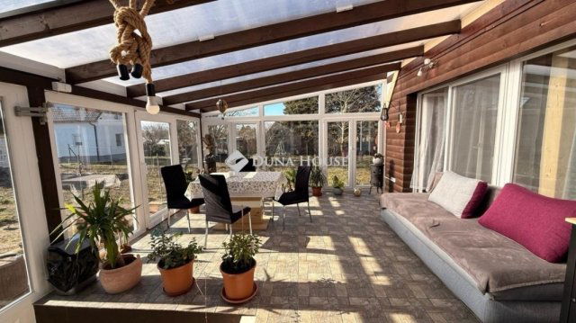 Eladó családi ház, Győrött 45.5 M Ft, 2 szobás