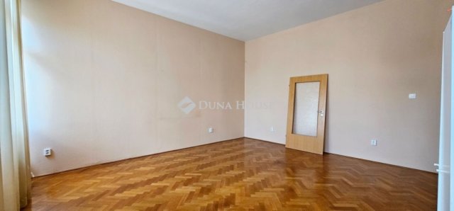Eladó téglalakás, Szombathelyen 71 M Ft, 4 szobás