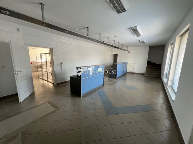 Eladó üzlethelyiség, Nyíregyházán 97 M Ft