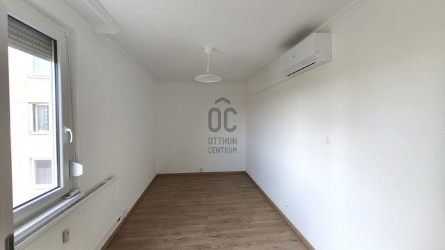 Eladó panellakás, Debrecenben 69.9 M Ft, 3 szobás