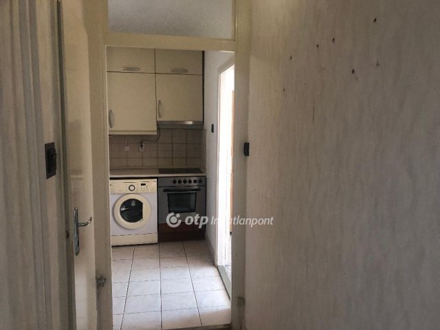 Eladó panellakás, Ajkán 32.9 M Ft, 1+1 szobás