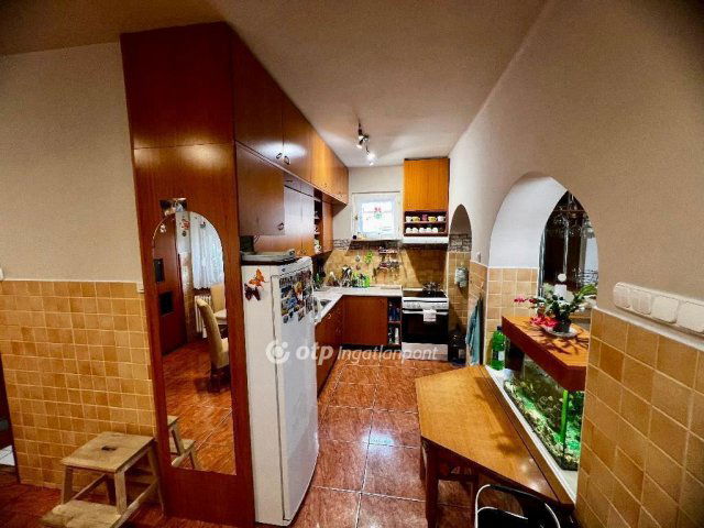 Eladó családi ház, Füzesabonyban 65 M Ft, 6 szobás