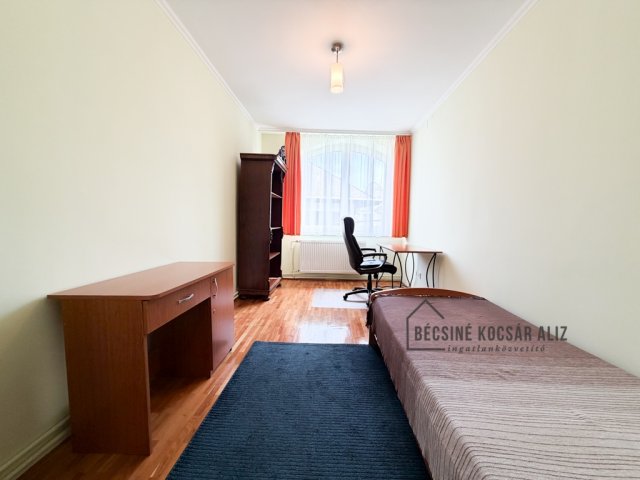 Kiadó téglalakás, albérlet, Debrecenben 320 E Ft / hó, 4 szobás