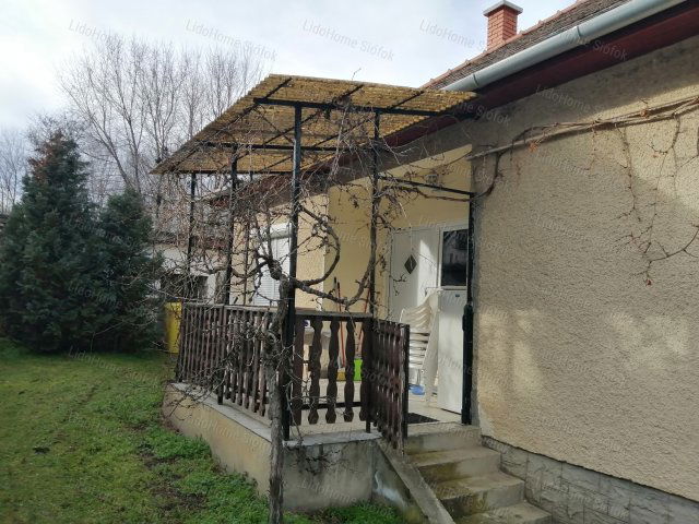 Eladó családi ház, Kőröshegyen 55 M Ft, 9 szobás