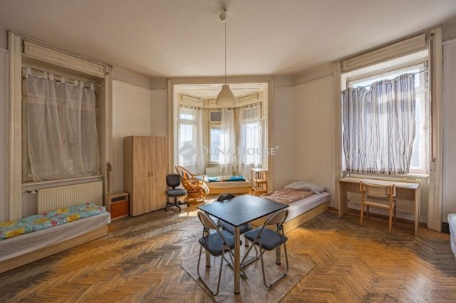 Eladó téglalakás, Budapesten, VII. kerületben 184 M Ft, 4 szobás